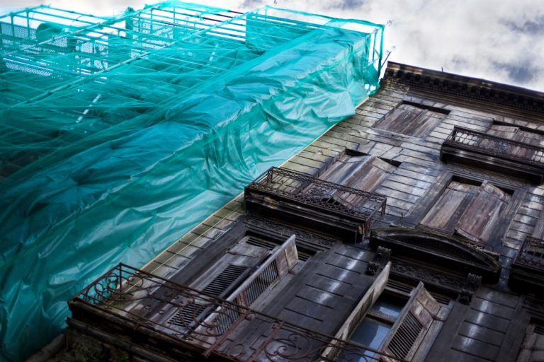 Façade immeuble dégradé