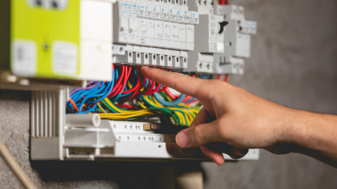 Problème électrique dans un tableau électrique d'une maison.